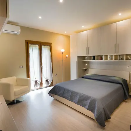 Luxury Marina ,oristano * ボーザ