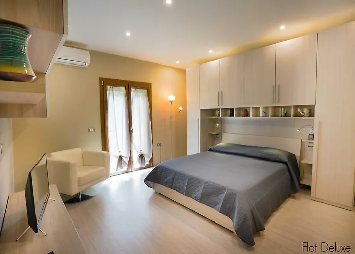 Luxury Marina ,oristano * בוסה